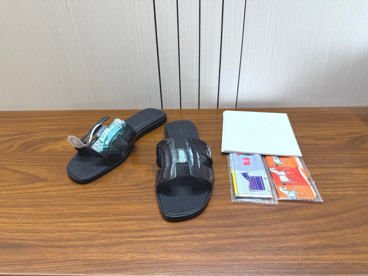 HM Sandal Black Metallic in Snakeskin 788513