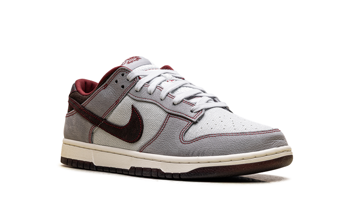 Dunk Low Retro SE "Pure Platinum / Wolf Grey / Team Red / Burgundy Crush" IH1942 001