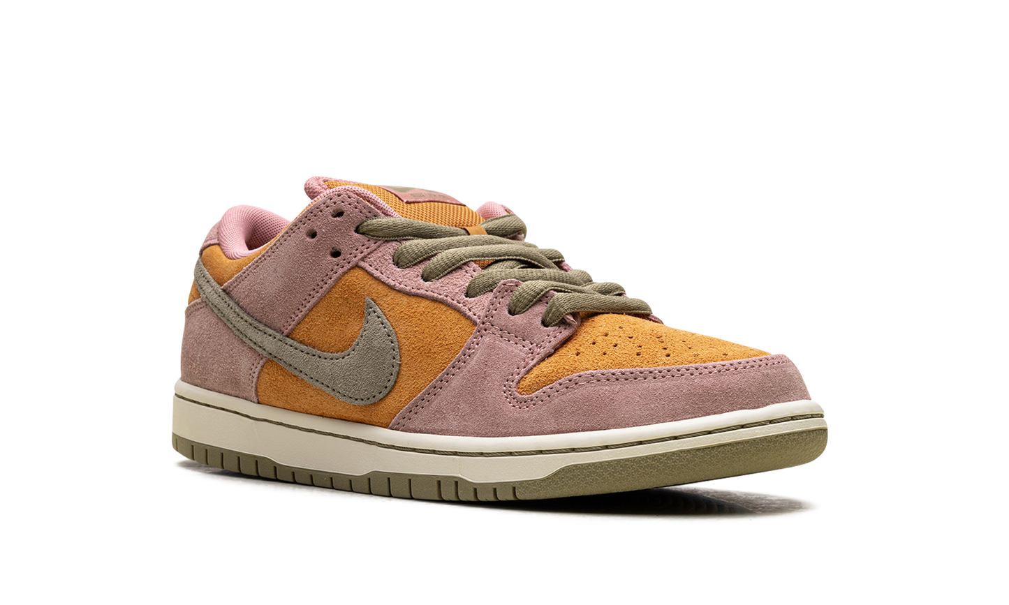 SB Dunk Low "Red Stardust" HJ4135 600