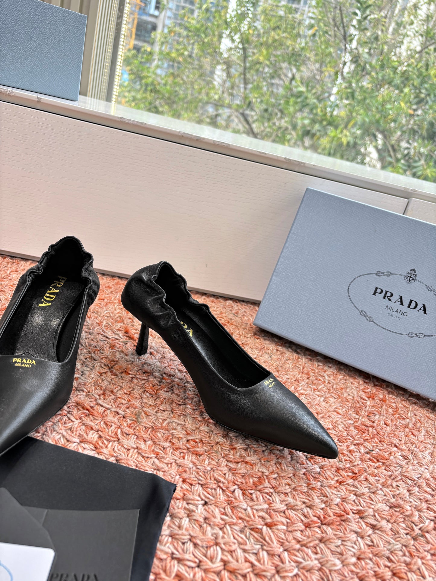 Prada Pointed-Toe Pumps Black Leather 604171