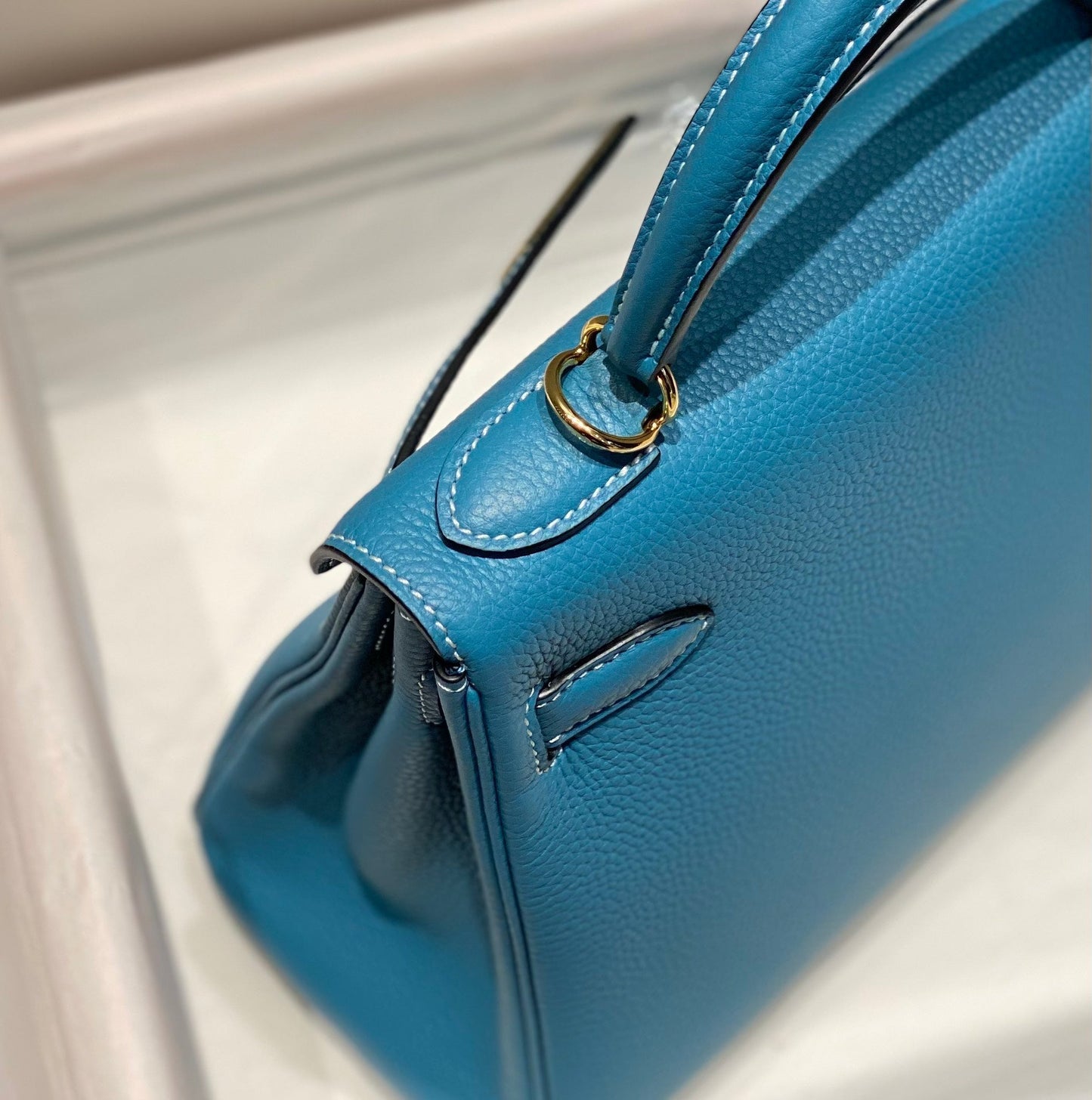 HM KELLY 28CM BLUE SKY TOGO GOLD HARDWARE