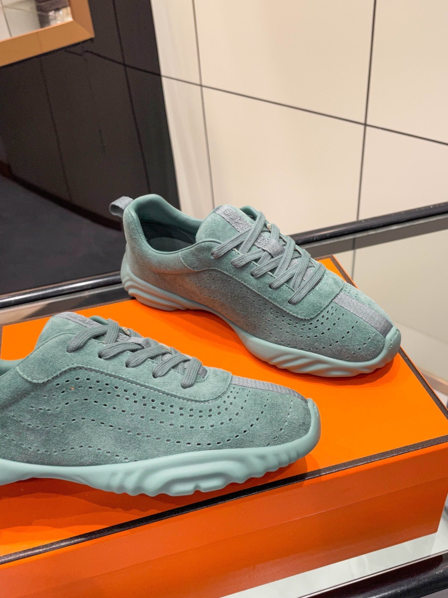 HM 26s Neon Sneaker Sage Green Suede 846401