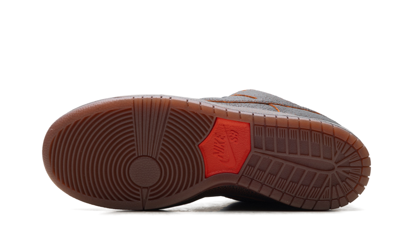 Dunk SB Low "Krampus" HV1668 001