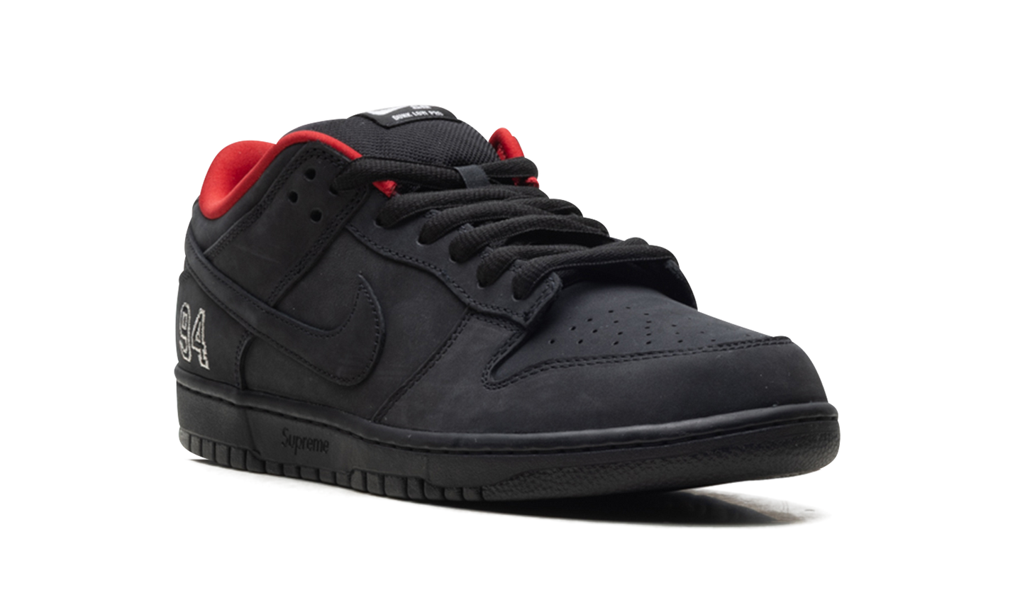 SB Dunk Low "Supreme - Black" HQ8487 001