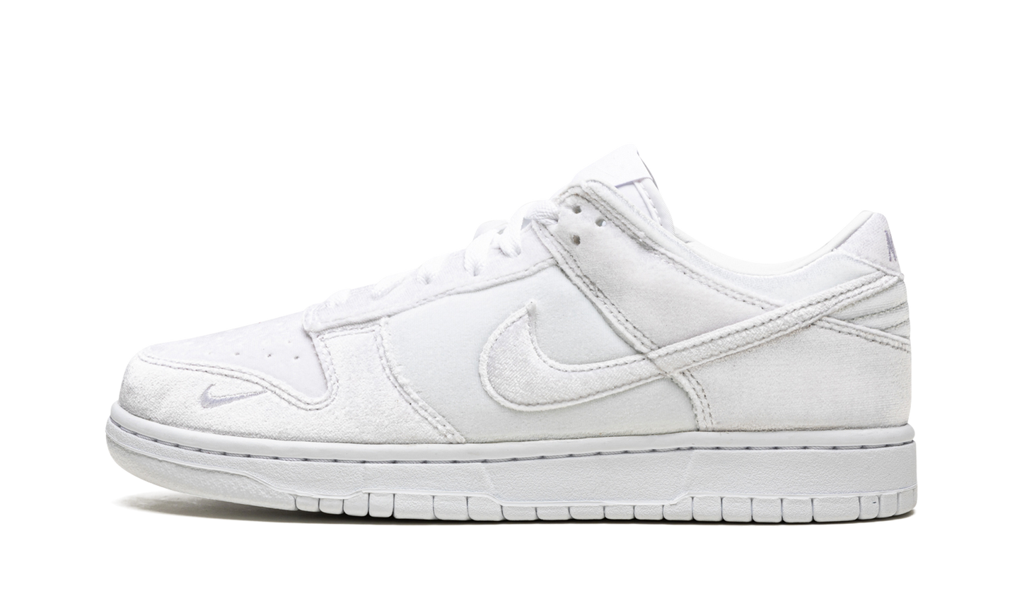 Dunk Low "Dove Street Market Triple White Velvet" DH2686 100
