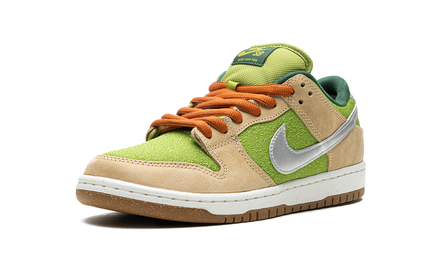 SB Dunk Low "Escargot" FQ7585 200