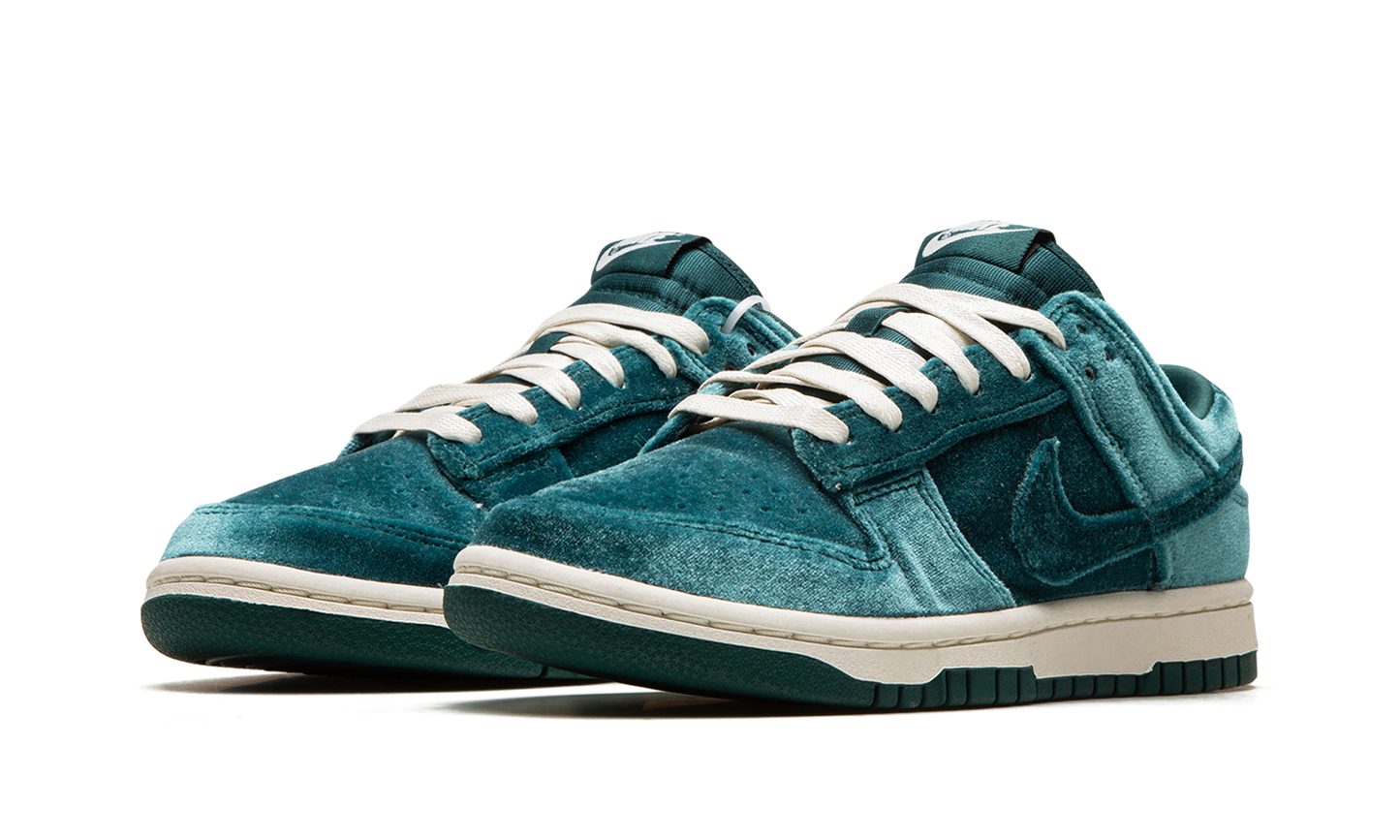 DUNK LO MNS WMNS "Green Velvet" DZ5224 300