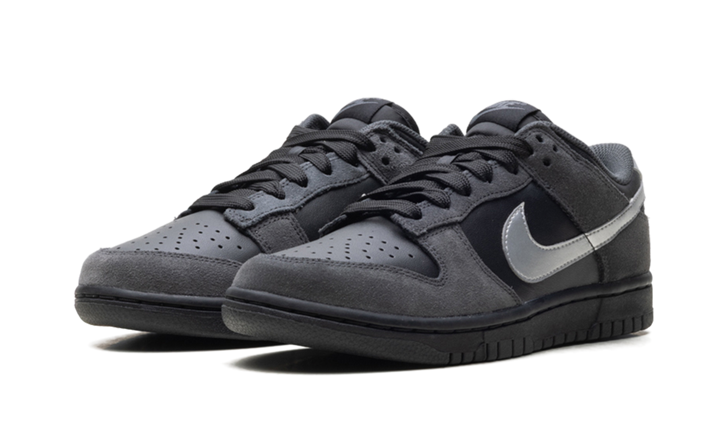 Dunk Low WMNS "Anthracite / Metallic Silver" II7636 001