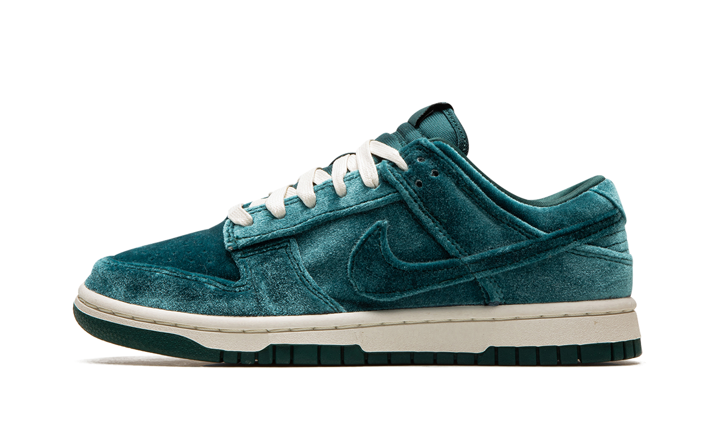 DUNK LO MNS WMNS "Green Velvet" DZ5224 300