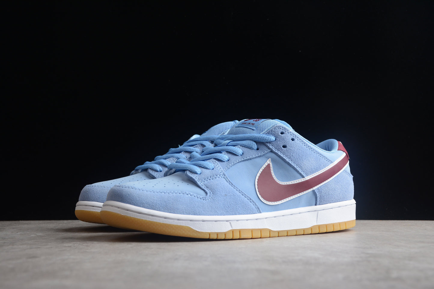 Nike SB Dunk Low Philadelphia Phillies