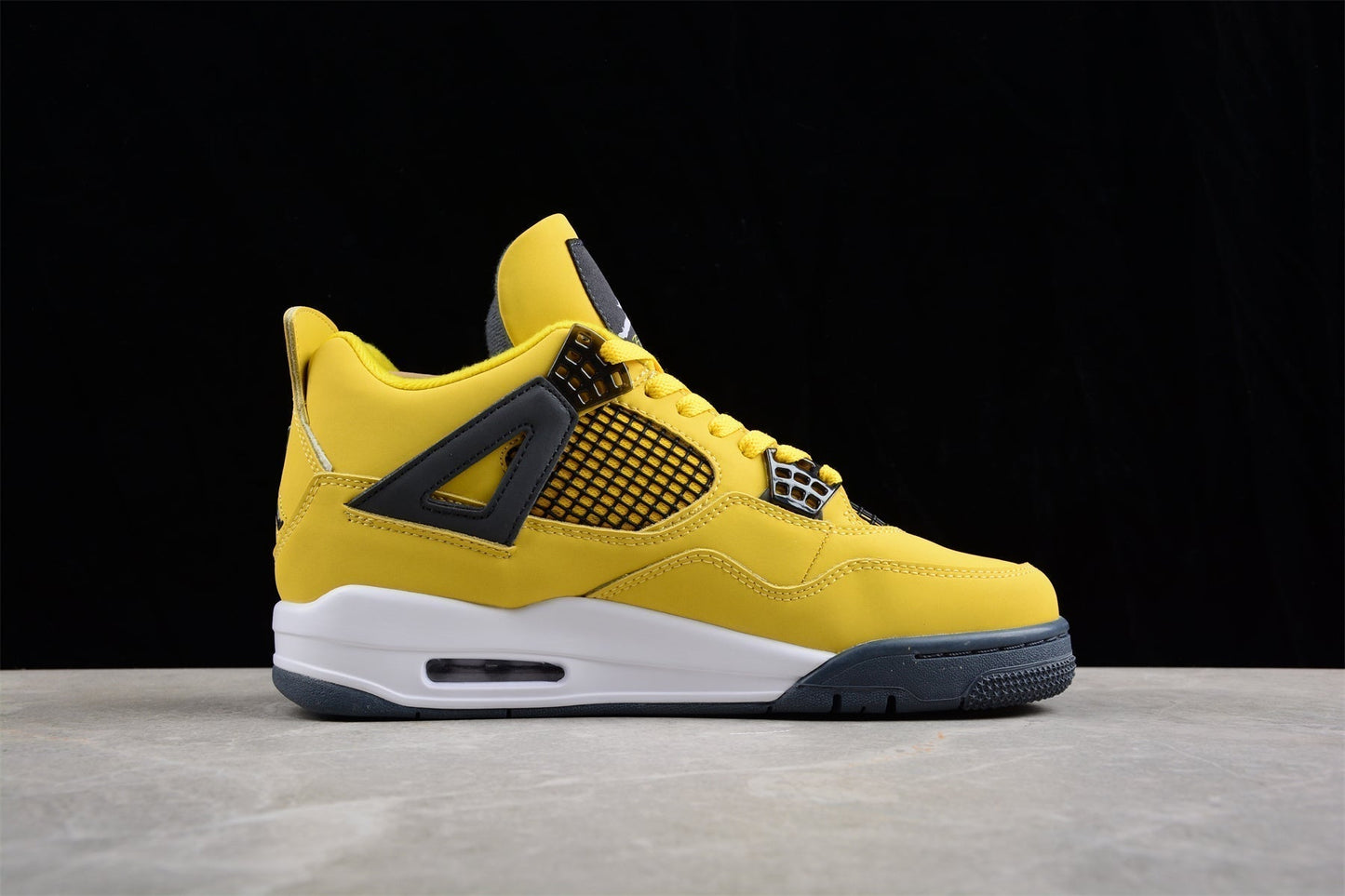 AJ 4 Lightning
