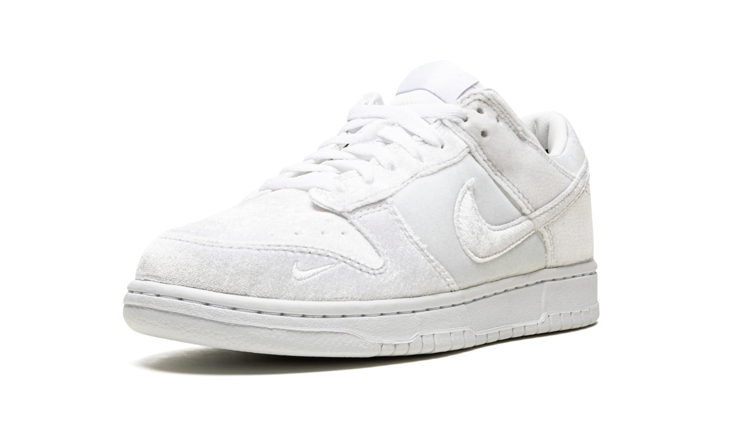 Dunk Low "Dove Street Market Triple White Velvet" DH2686 100