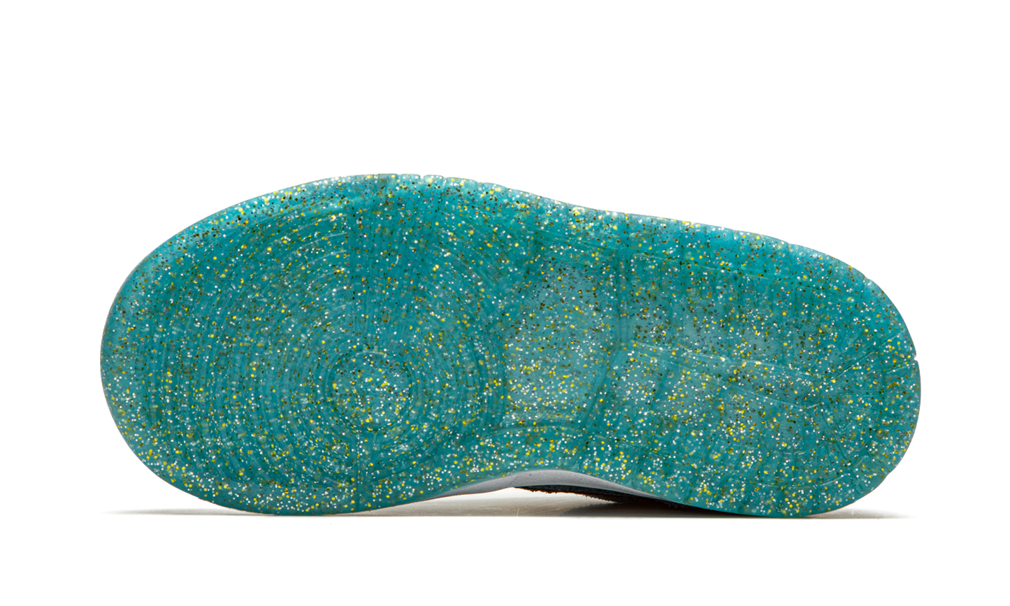 SB Dunk Low Pro QS (TD) "Sean Cliver - Holiday Special" DJ2520 400