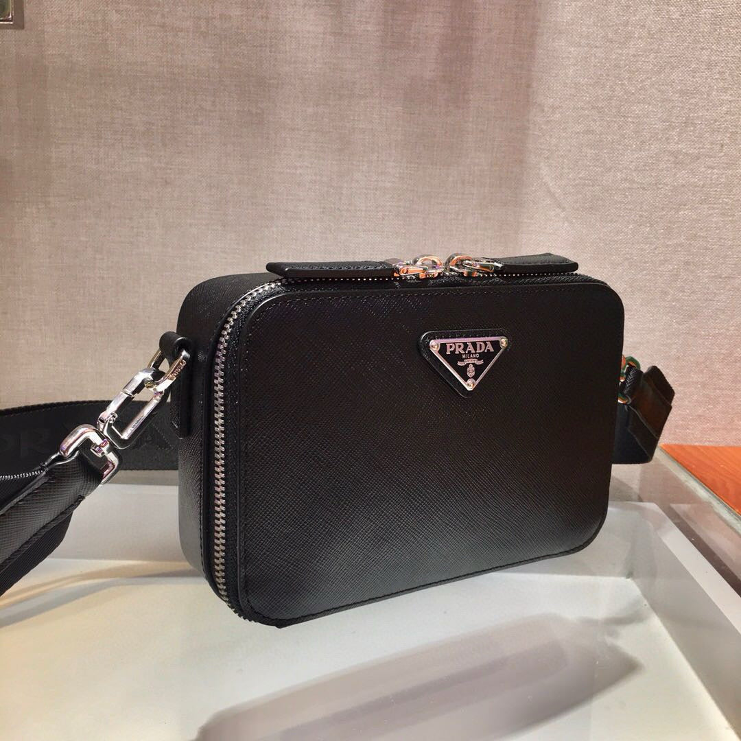 PRA CAMERA BAG 18CM IN BLACK TRIANGLE PATTERN COWHIDE SILVER HARDWARE