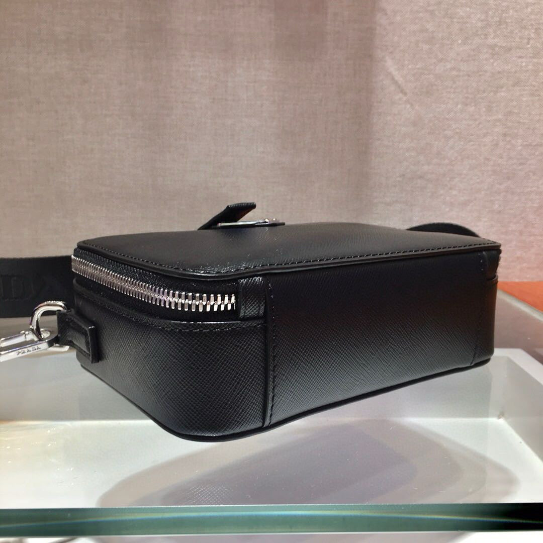 PRA CAMERA BAG 18CM IN BLACK TRIANGLE PATTERN COWHIDE SILVER HARDWARE