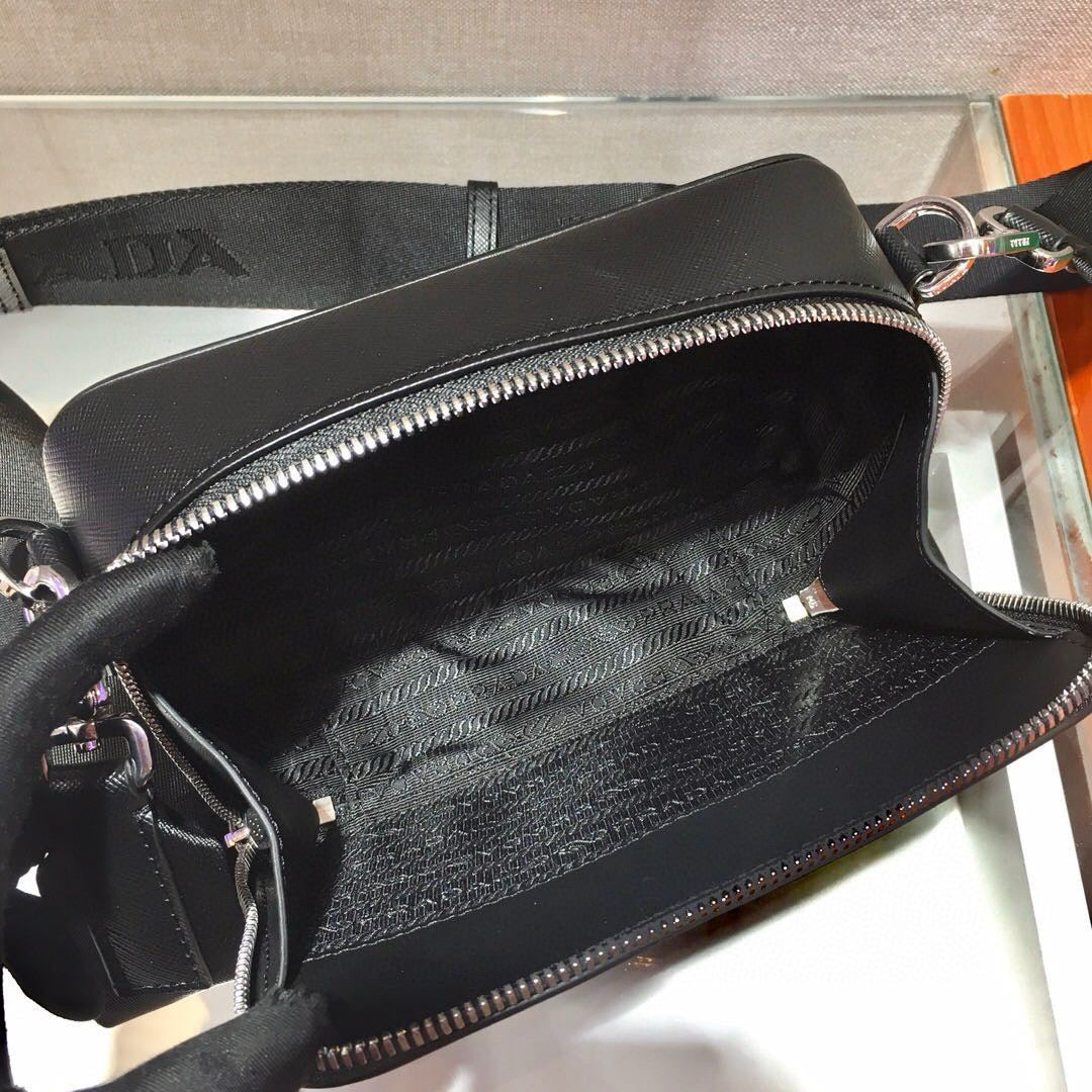 PRA CAMERA BAG 18CM IN BLACK TRIANGLE PATTERN COWHIDE SILVER HARDWARE