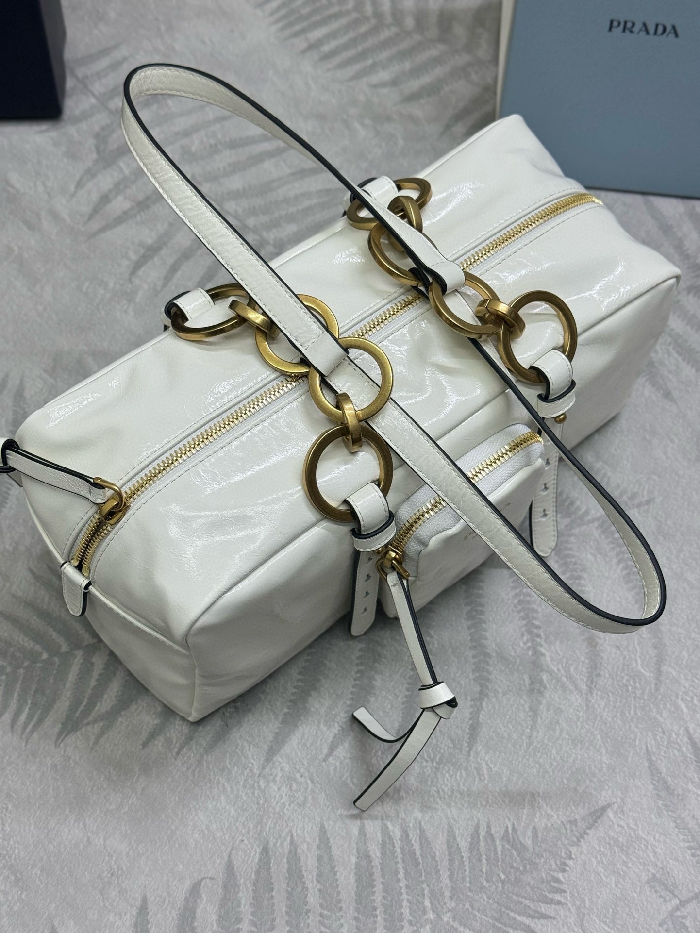 DANGLE TOP HANDLE BAG 30 IN WHITE PATENT CALFSKIN