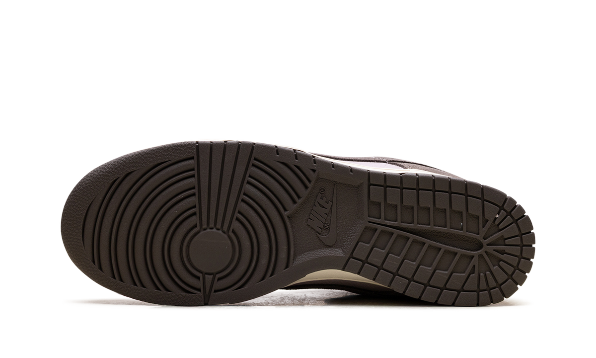 Dunk Low SE "Platinum Violet" FQ8249 001