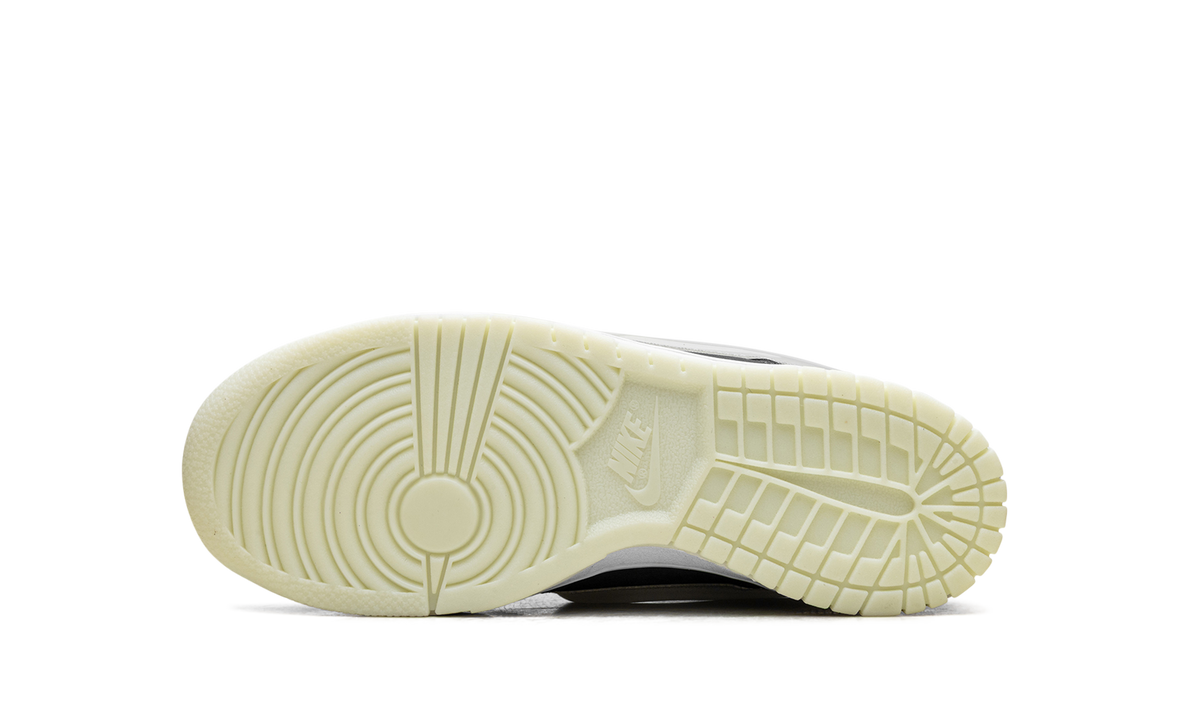 Dunk Low GS Halloween "Halloween - Glow in the Dark" HQ3569 068