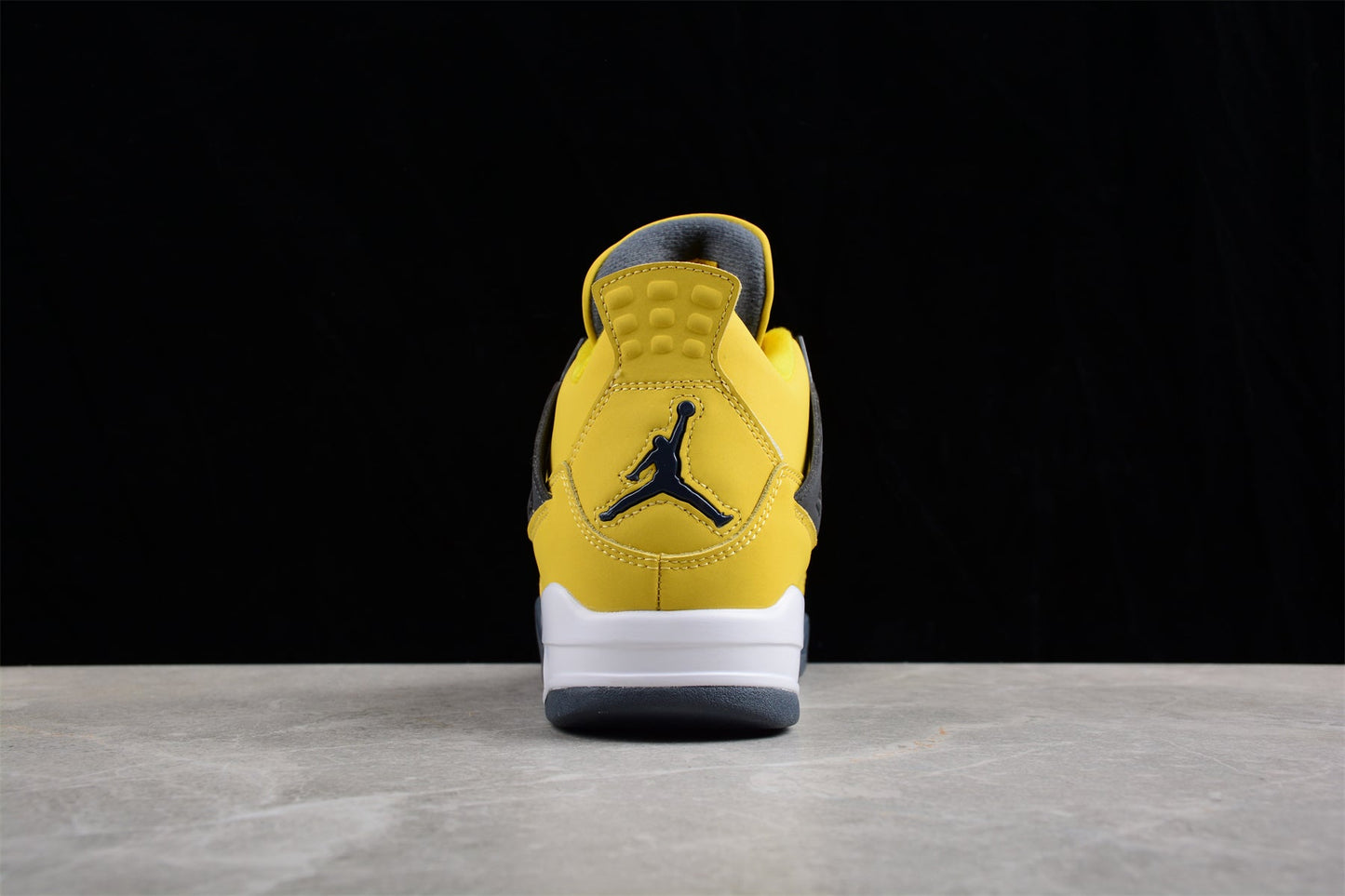AJ 4 Lightning