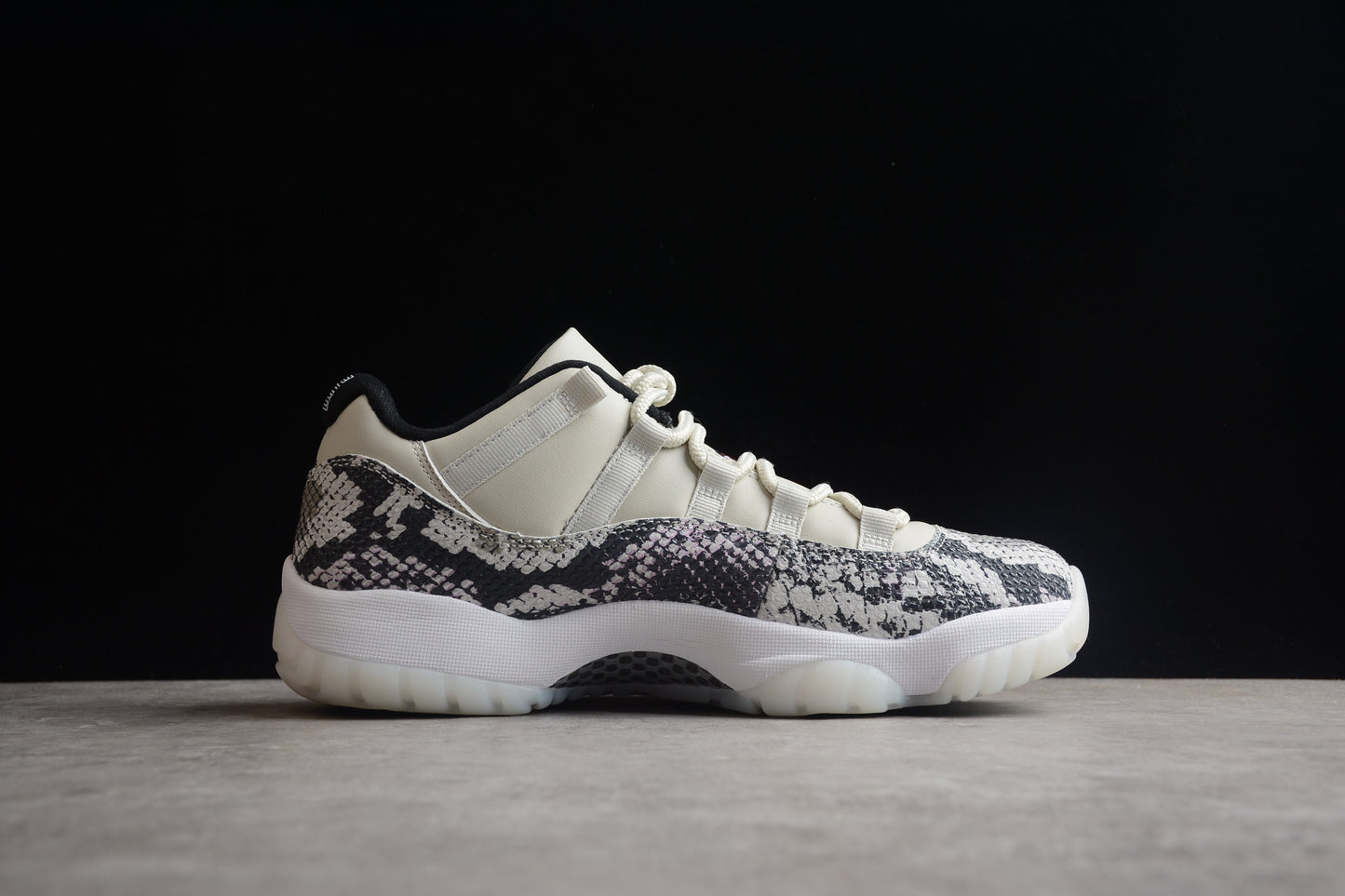 AJ 11 Low Snake