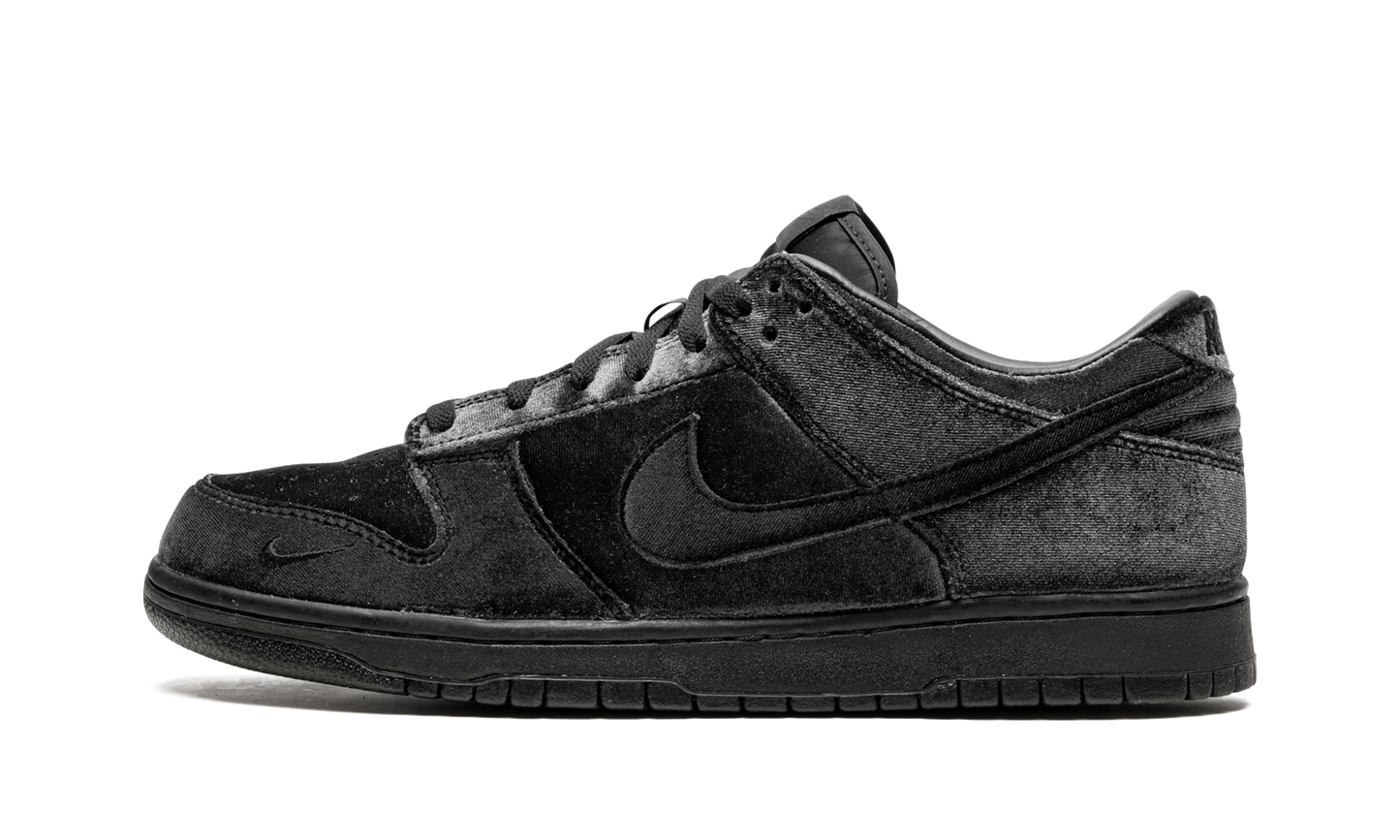 Dunk Low "Dover Street Market Triple Black Velvet" DH2686 002