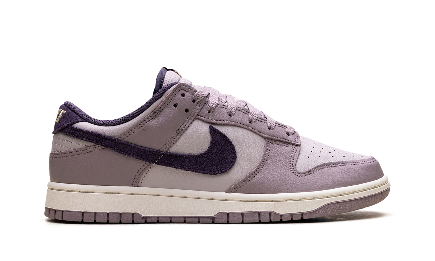 Dunk Low SE "Light Violet Ore" HQ3642 202