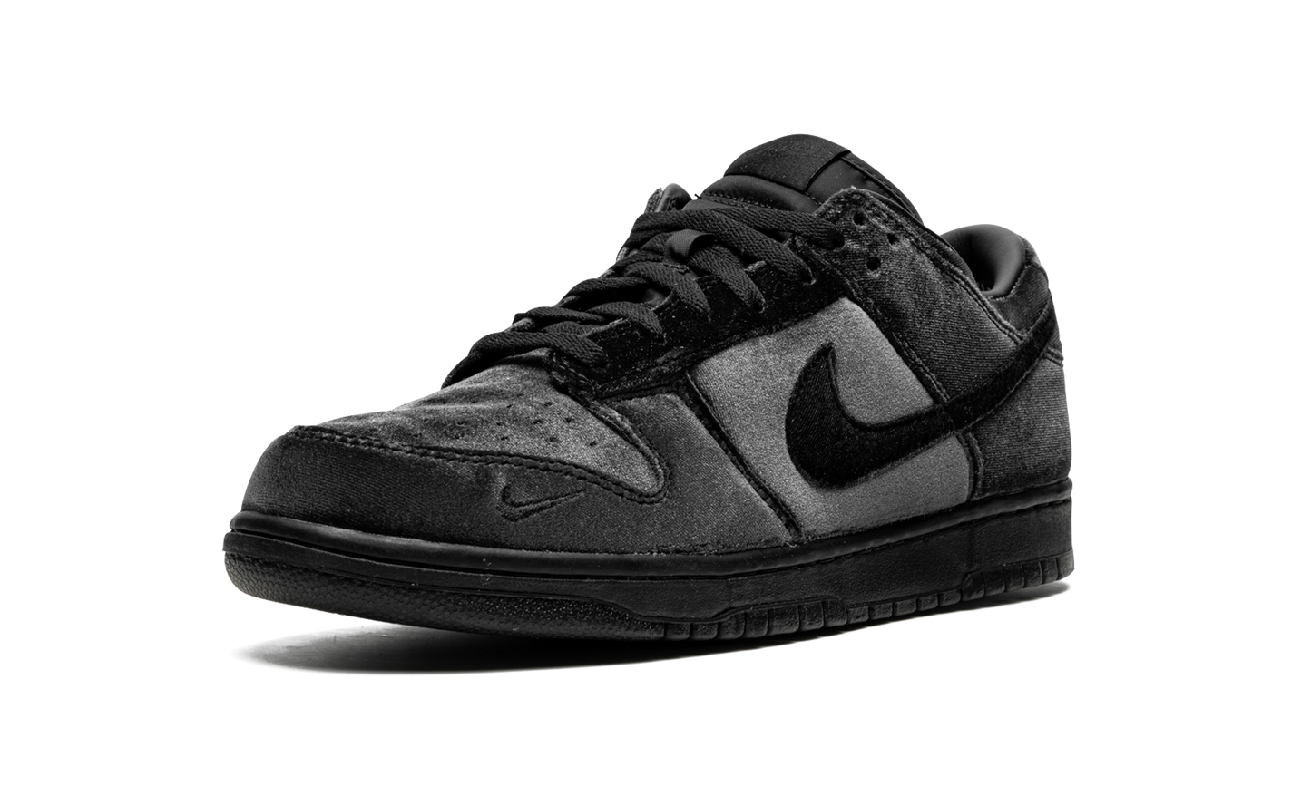 Dunk Low "Dover Street Market Triple Black Velvet" DH2686 002