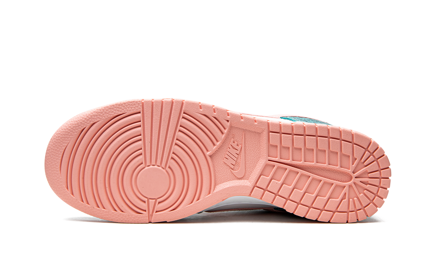 Dunk Low "Snakeskin Washed Teal Bleached Coral" DR8577 300