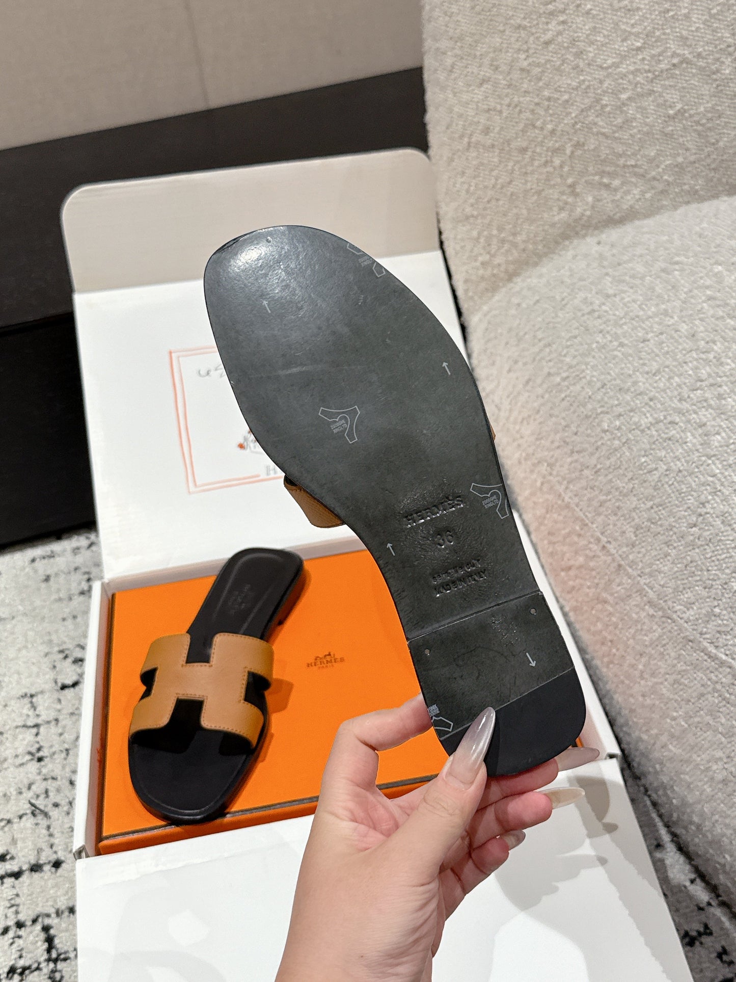 HM 25 Oran Sandal Gold Epsom Black Calfskin