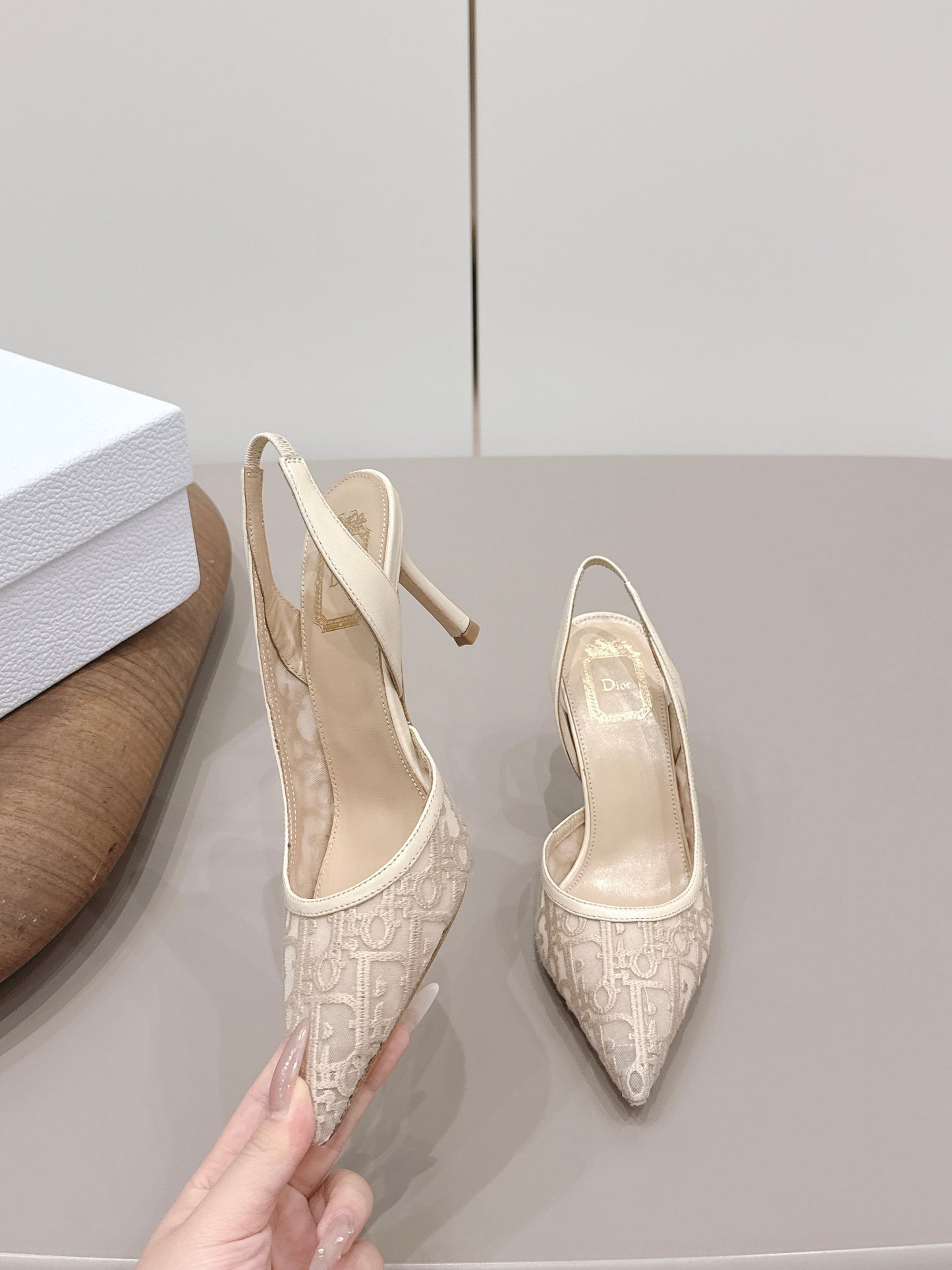 CD 26A Slingback 80 Sheepskin Lace Embroidery