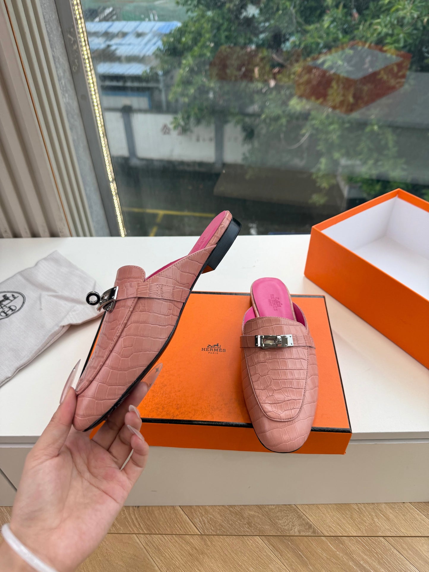 HM 26s Destin Mule Pink Pastel Matte Crocodile Leather 967707