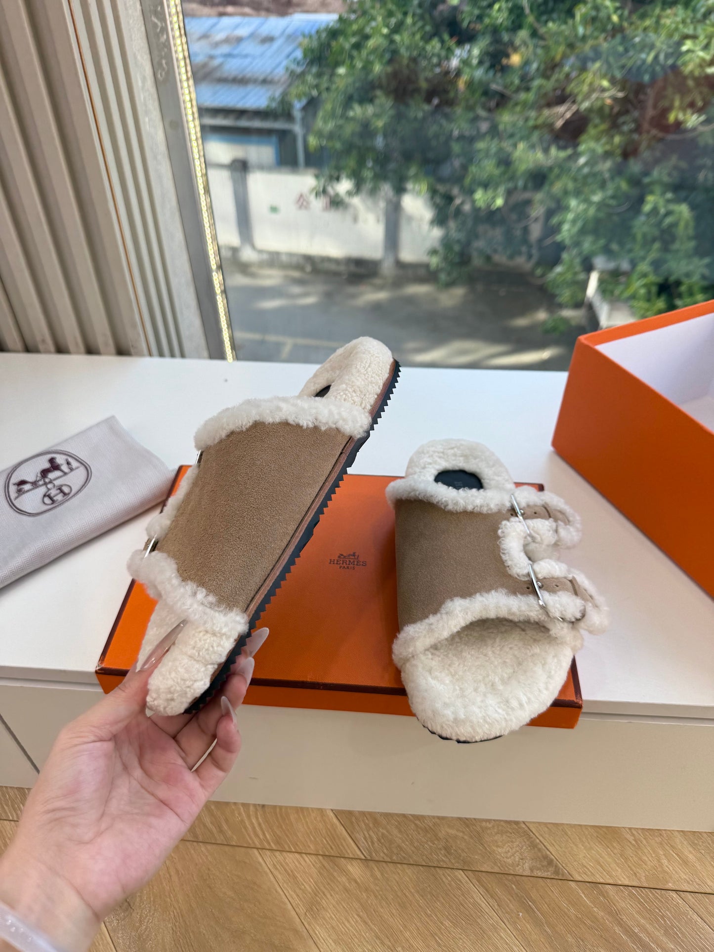 HM 26s Techno-Sandal Khaki Suede Shearling 967728