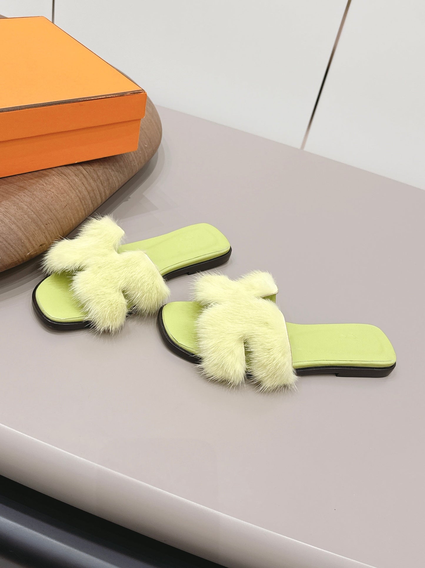 HM 25 Oran Lime Green Fur Leather 348090