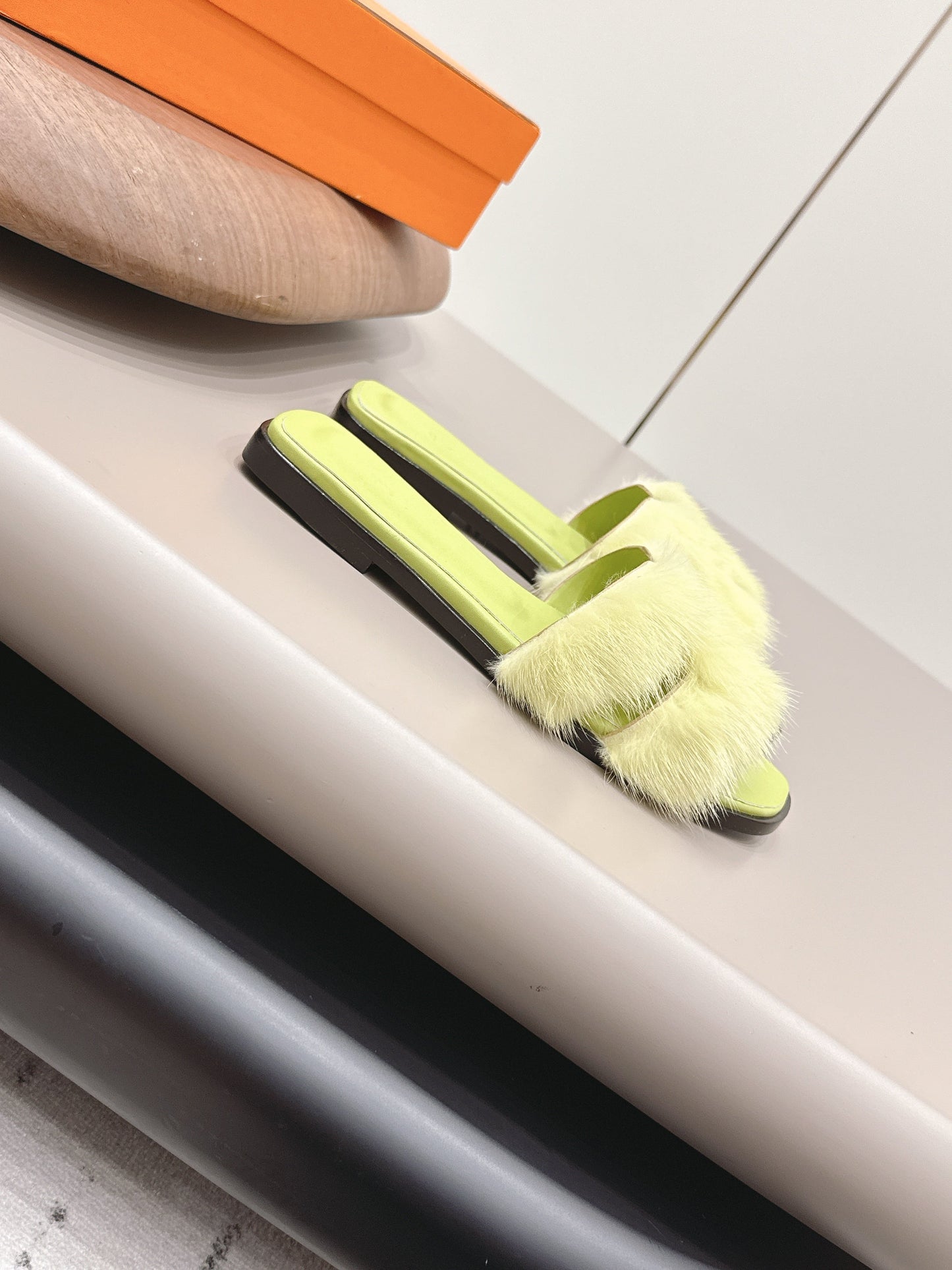 HM 25 Oran Lime Green Fur Leather 348090