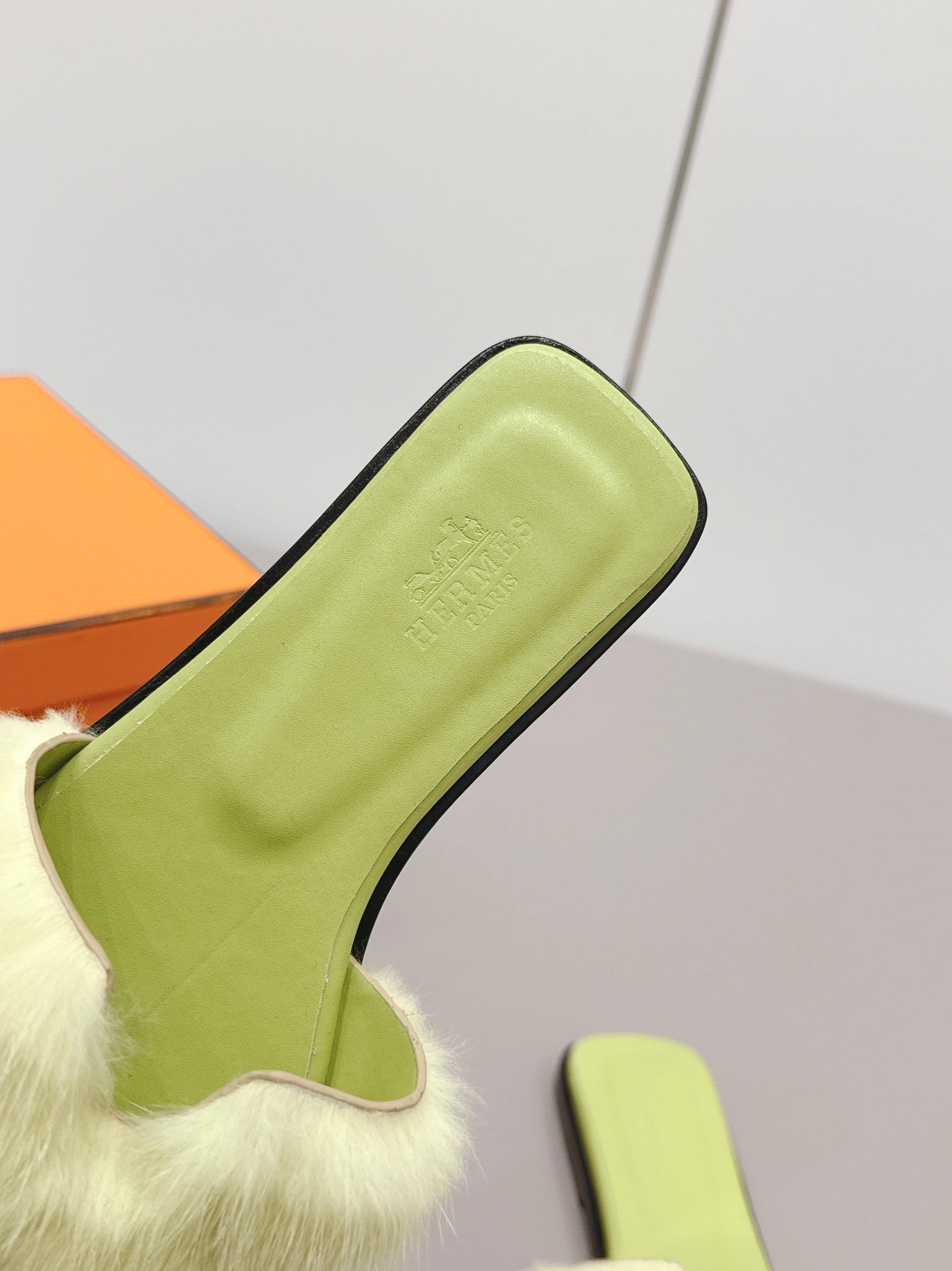 HM 25 Oran Lime Green Fur Leather 348090