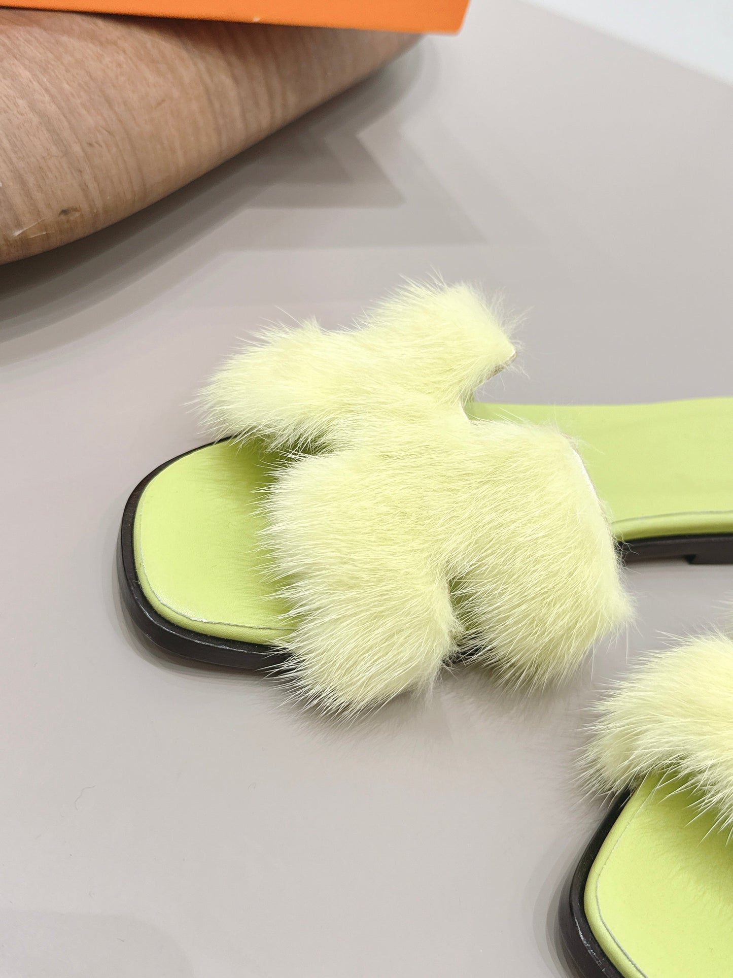 HM 25 Oran Lime Green Fur Leather 348090