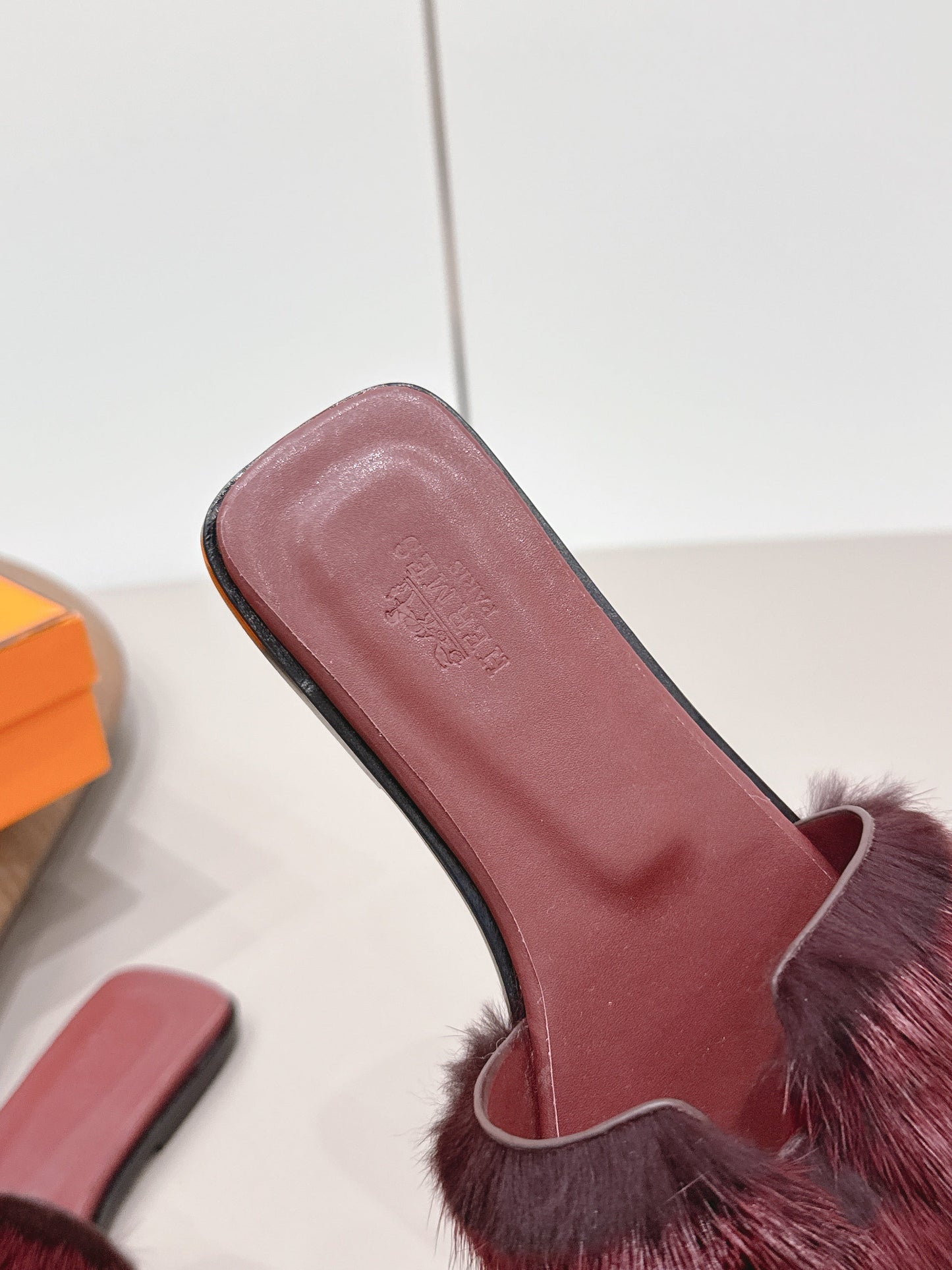 HM 25 Oran Burgundy Fur Leather 738411