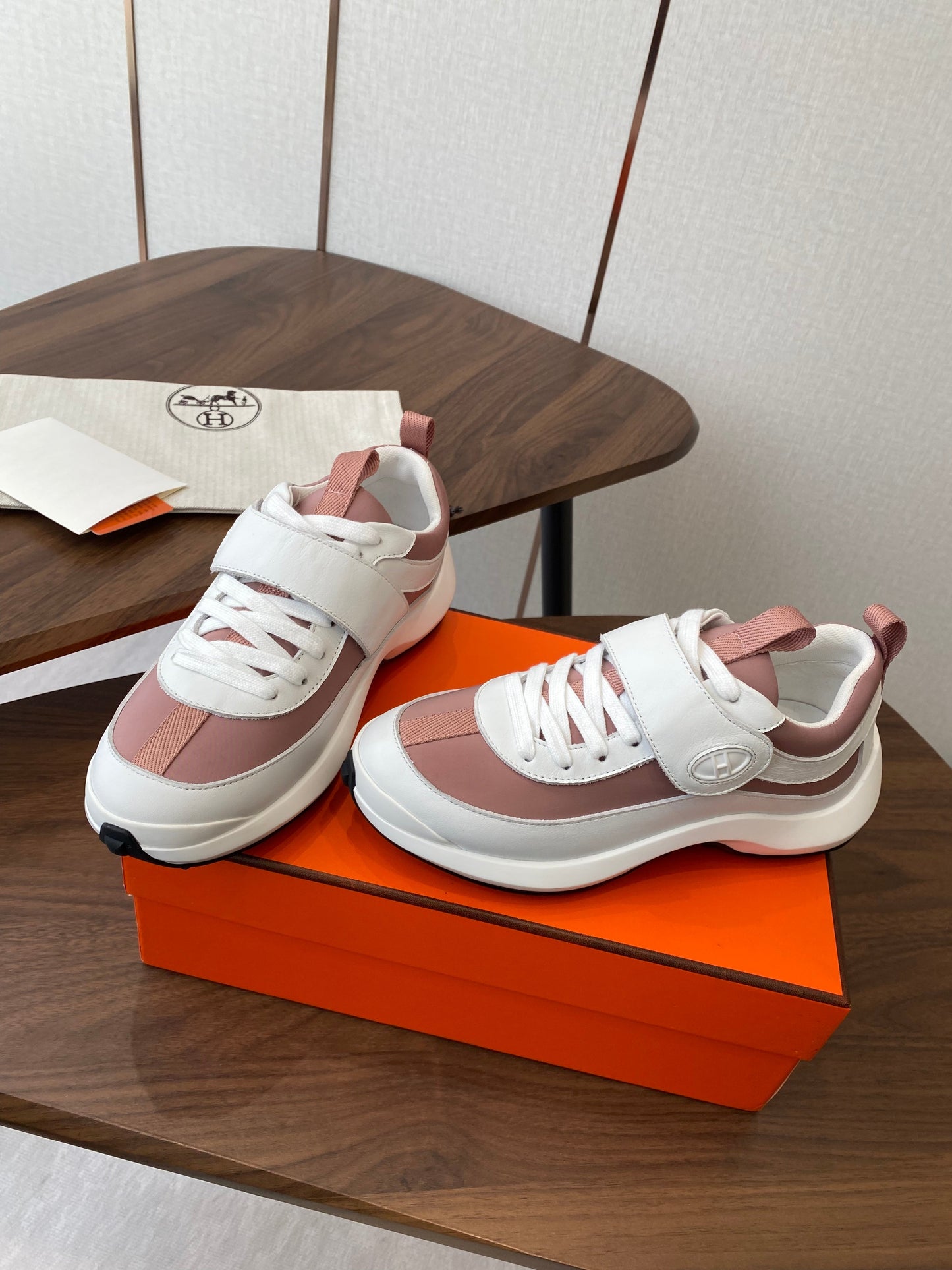 HM couple's sneakers white pink rubber material