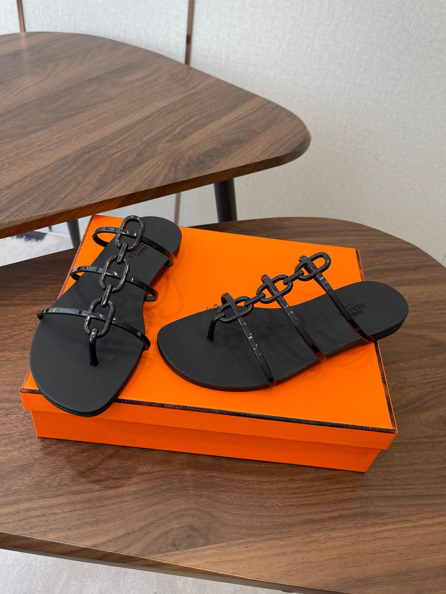 HM 26ss Pig Nose Sandals Black Rubber 624767