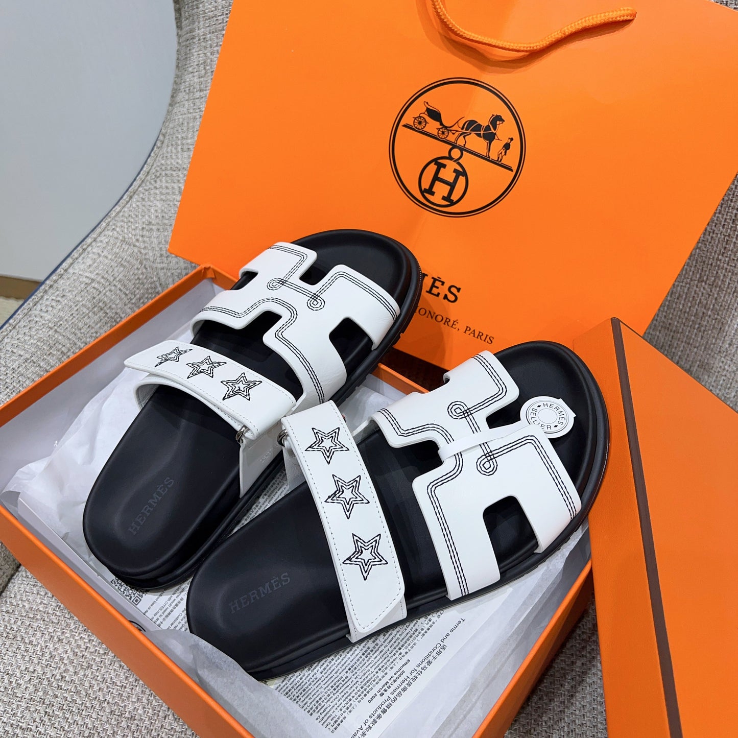 HM Chypre Sandal Black Embroidered White Cowhide 852219