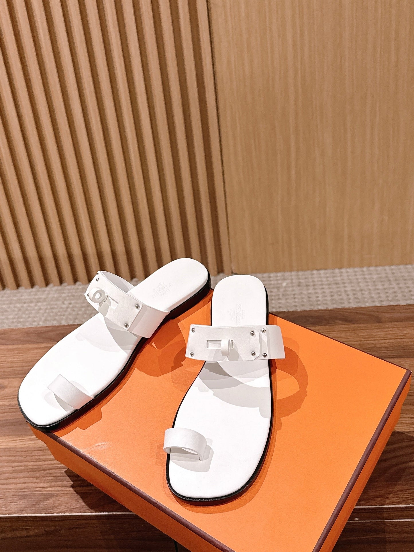 HM July Sandal White Sheepskin 795945