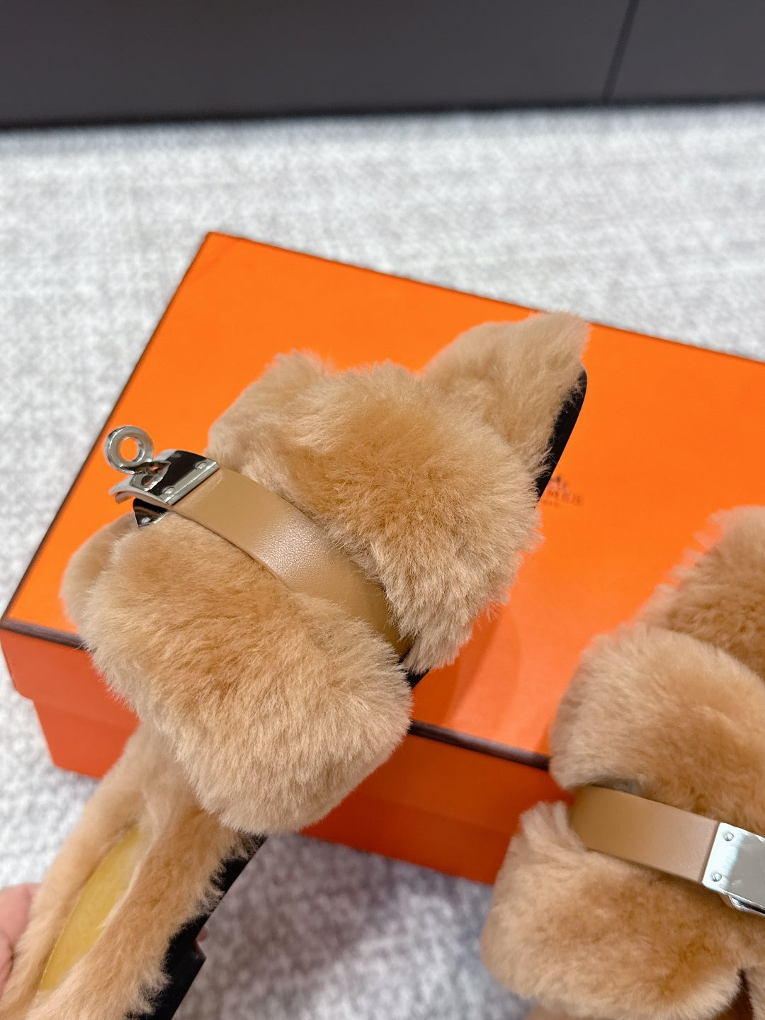 HM 25s H Shaped Slipper with Buckle Light Brown Shearling 462193