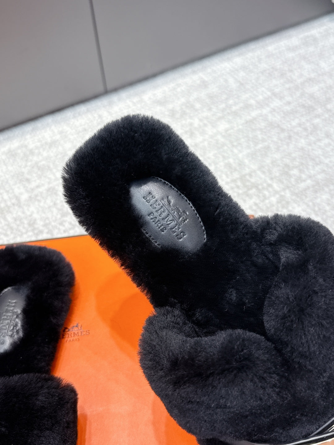 HM 25s H Shaped Slipper with Buckle Black Shearling 462196
