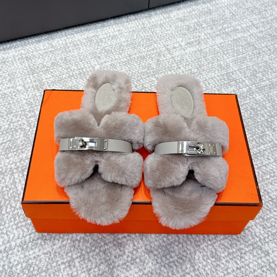 HM 25s H Shaped Slipper with Buckle Gray Shearling 462197