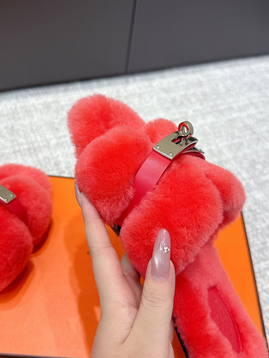 HM 25s H Shaped Slipper with Buckle Red Shearling 462198