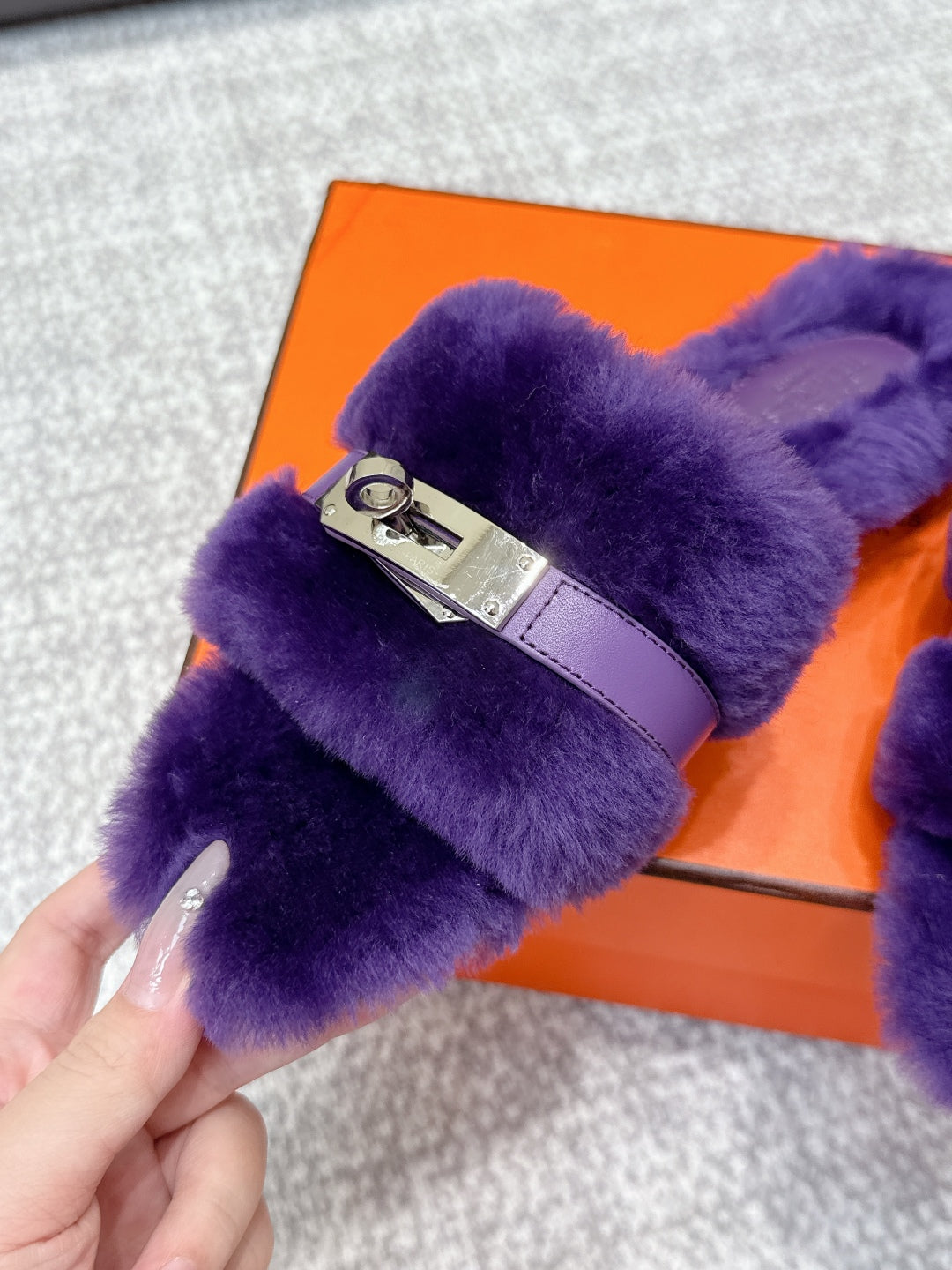 HM 25s Slipper with Buckle Purple Fur 462201
