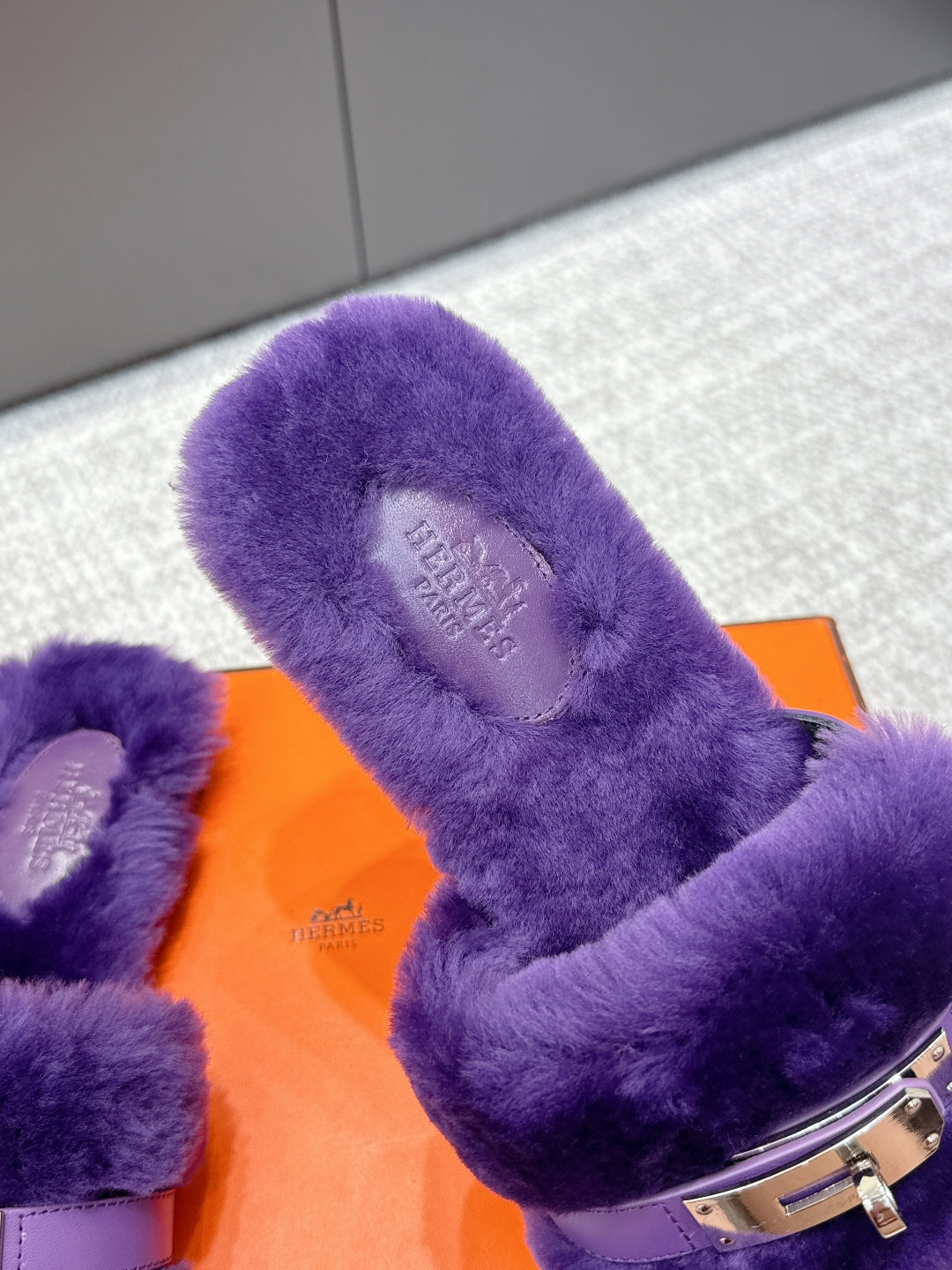 HM 25s Slipper with Buckle Purple Fur 462201