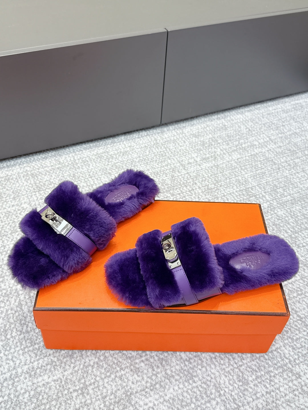 HM 25s Slipper with Buckle Purple Fur 462201
