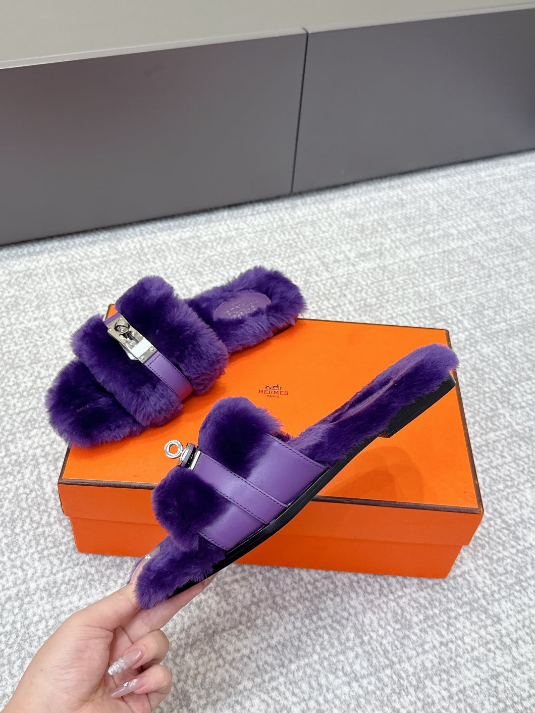 HM 25s Slipper with Buckle Purple Fur 462201